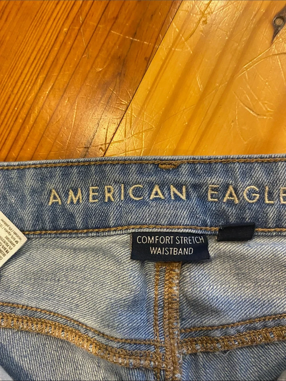 American Eagle Outfitters Light Blue Ripped Boyfriend Jeans size 2 short